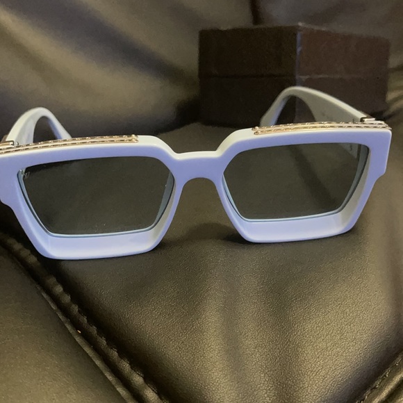 LOUIS VUITTON MILLIONAIRE SHADES PALE BLUE BABY BLUE - Picture 2 of 6